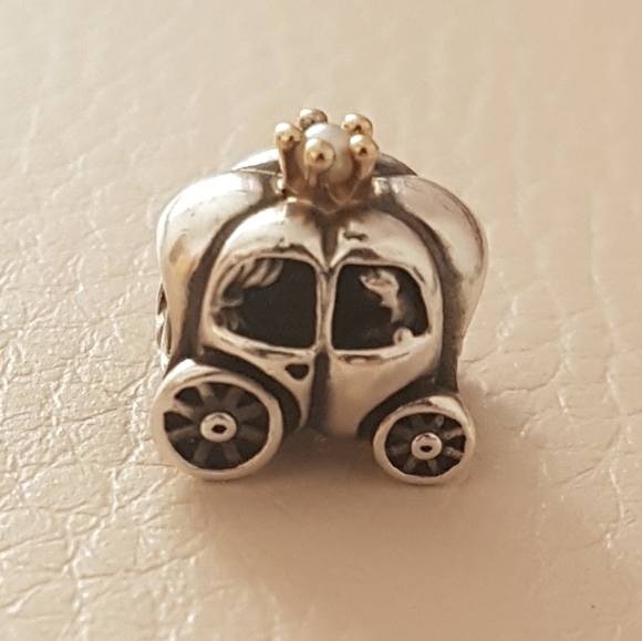 Pandora Jewelry - Pandora royal carriage